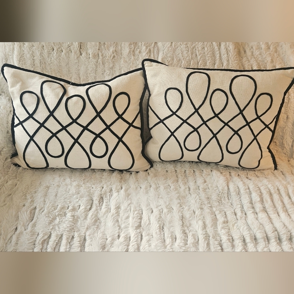 Set Of Two Ivory & Black Luxury Down Filled Pillows Beautiful Set 14 X 8" - Picture 2 of 7
